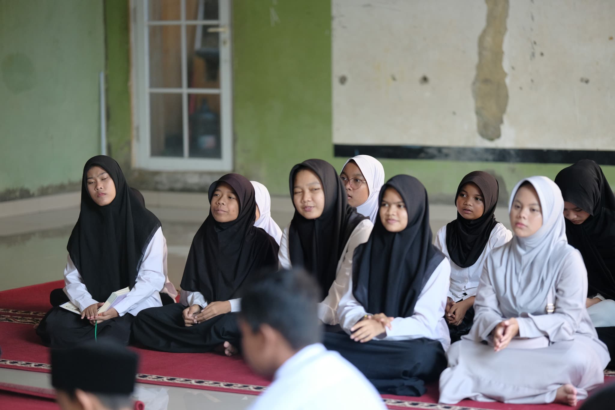 Suasana pembinaan santriwati Ponpes Al Muqriyah